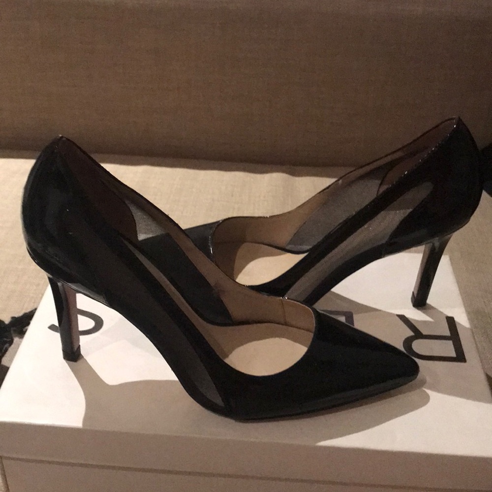 Reiss size 37 USA size 7 Baker patent black pumps